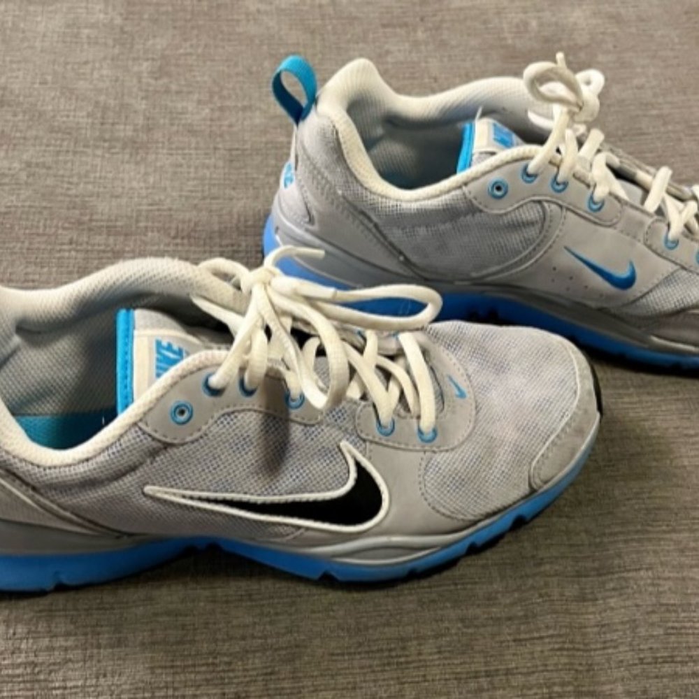 Nike  Women's Grey/Turquoise Running Shoes Size 7.5